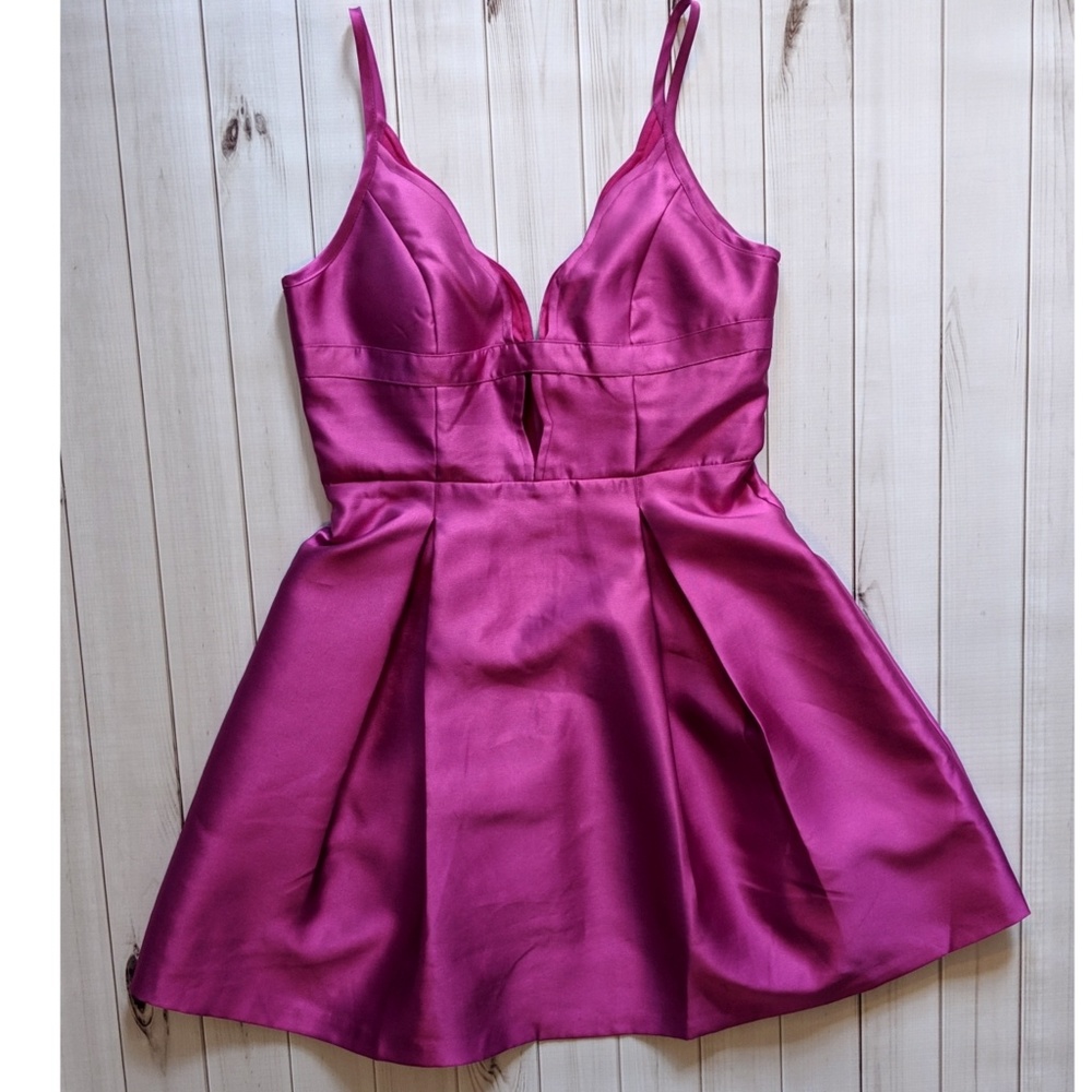 Nwt Minuet Magneta Plunge Party Dress